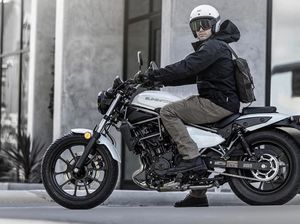 Lihat Lebih Dekat Kawasaki Eliminator yang Dijual Lebih Murah dari Honda Rebel Lihat Lebih Dekat Kawasaki Eliminator yang Dijual Lebih Murah dari Honda Rebel