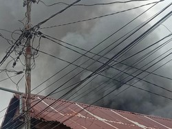 Kebakaran di Jalan Karuwisi Makassar, Damkar Dikerahkan ke Lokasi