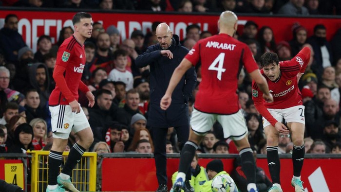 Soccer Football - Carabao Cup - Fourth Round - Manchester United v Newcastle United - Old Trafford, Manchester, Britain - November 1, 2023 Manchester United manager Erik ten Hag reacts Action Images via Reuters/Lee Smith NO USE WITH UNAUTHORIZED AUDIO, VIDEO, DATA, FIXTURE LISTS, CLUB/LEAGUE LOGOS OR LIVE SERVICES. ONLINE IN-MATCH USE LIMITED TO 45 IMAGES, NO VIDEO EMULATION. NO USE IN BETTING, GAMES OR SINGLE CLUB/LEAGUE/PLAYER PUBLICATIONS.