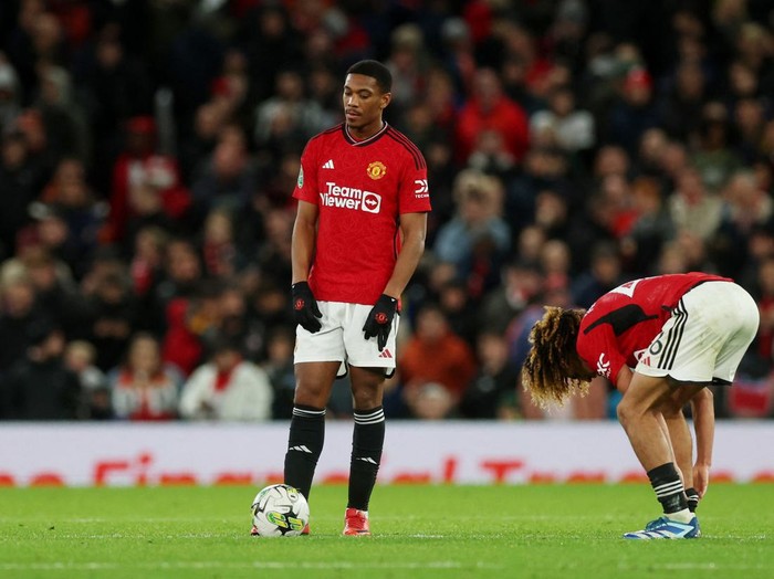 Soccer Football - Carabao Cup - Fourth Round - Manchester United v Newcastle United - Old Trafford, Manchester, Britain - November 1, 2023 Manchester Uniteds Anthony Martial looks dejected after conceding their third goal, scored by Newcastle Uniteds Joe Willock Action Images via Reuters/Lee Smith NO USE WITH UNAUTHORIZED AUDIO, VIDEO, DATA, FIXTURE LISTS, CLUB/LEAGUE LOGOS OR LIVE SERVICES. ONLINE IN-MATCH USE LIMITED TO 45 IMAGES, NO VIDEO EMULATION. NO USE IN BETTING, GAMES OR SINGLE CLUB/LEAGUE/PLAYER PUBLICATIONS.