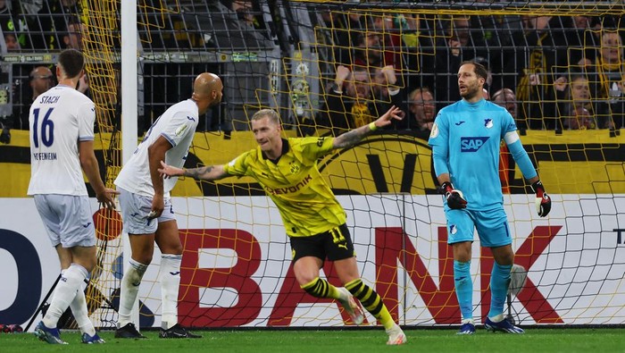 Soccer Football - DFB Cup - Second Round - Borussia Dortmund v TSG 1899 Hoffenheim - Signal Iduna Park, Dortmund, Germany - November 1, 2023 Borussia Dortmunds Marco Reus celebrates scoring their first goal REUTERS/Wolfgang Rattay DFB REGULATIONS PROHIBIT ANY USE OF PHOTOGRAPHS AS IMAGE SEQUENCES AND/OR QUASI-VIDEO.