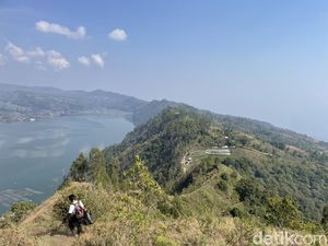 Bukit Trunyan Spot Mendaki untuk Pemula, bak Berdiri di Atas Awan Bukit Trunyan Spot Mendaki untuk Pemula, bak Berdiri di Atas Awan