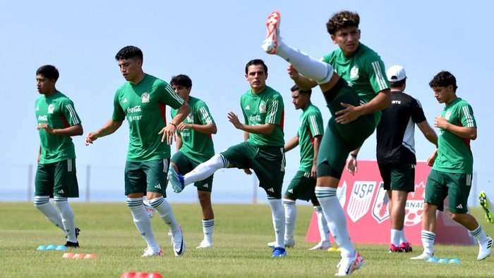 Mengintip Sesi Latihan Timnas Meksiko U-17 di Bali Sejumlah pesepak bola Tim Nasional Meksiko U-17 mengikuti sesi latihan menjelang Piala Dunia U-17 2023 di Training Center Bali United, Pantai Purnama, Gianyar, Bali, Kamis (2/11/2023). Timnas Meksiko U-17 akan bertanding di grup F Piala Dunia U-17 2023 bersama Jerman, Selandia Baru dan Venezuela. ANTARA FOTO/Fikri Yusuf/aww.