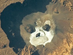 NASA Deteksi Tengkorak Bersinar di Gurun Sahara