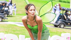 8 Gaya Seksi Nia Ramadhani Cosplay Jadi Malaikat Hingga Tinker Bell