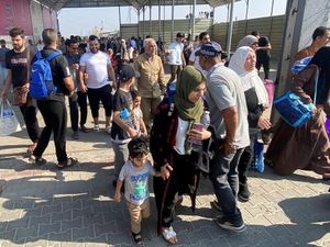 Rafah Dibuka, Ratusan Warga Asing-Korban Luka Tinggalkan Gaza