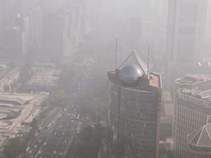 Penampakan Kabut Asap Selimuti Kota Beijing