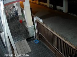Heboh Maling Pakaian Dalam Wanita Terekam CCTV di Banguntapan Bantul