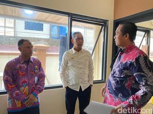 Heru Budi Sidak Renovasi Kelurahan Palmeriam: Banyak yang Perlu Diperbaiki