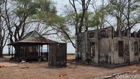Namanya Pulau Kayangan, tapi Dalamnya Begini