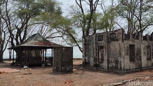 Namanya Pulau Kayangan, tapi Dalamnya Begini