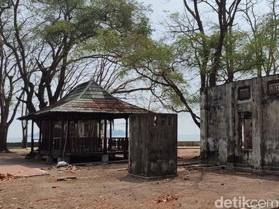 Namanya Pulau Kayangan, tapi Dalamnya Begini