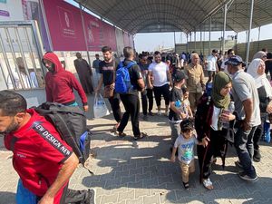 Rafah Dibuka, Warga Asing Mulai Tinggalkan Gaza