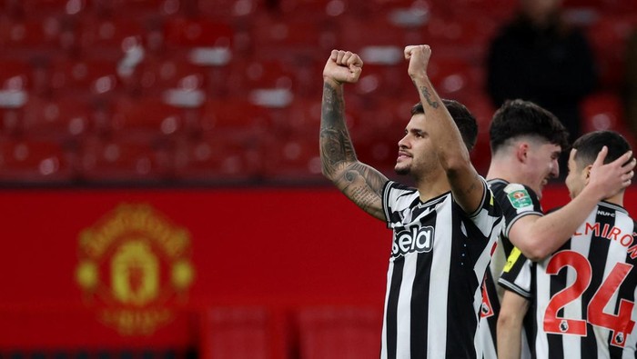 SOCCER-ENGLAND-MUN-NEW/REPORT Soccer Football - Carabao Cup - Fourth Round - Manchester United v Newcastle United - Old Trafford, Manchester, Britain - November 1, 2023 Newcastle United's Bruno Guimaraes celebrates after the match Action Images via Reuters/Lee Smith NO USE WITH UNAUTHORIZED AUDIO, VIDEO, DATA, FIXTURE LISTS, CLUB/LEAGUE LOGOS OR 'LIVE' SERVICES. ONLINE IN-MATCH USE LIMITED TO 45 IMAGES, NO VIDEO EMULATION. NO USE IN BETTING, GAMES OR SINGLE CLUB/LEAGUE/PLAYER PUBLICATIONS.