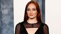 Sophie Turner Ungkap Tak Sempat Kencan Usai Rumor Pacaran dengan Chris Martin
