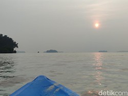 Berburu Sunrise di Sisi Lain Jakarta Sambil Main Kano