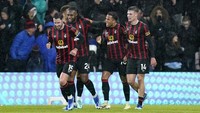 Bournemouth sukses menyamakan kedudukan pada menit ke-64 lewat gola Justin Kluivert. Skor berubah sama kuat 1-1.  