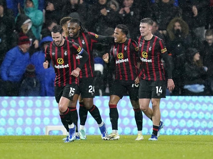 Liverpool melaju ke perempatfinal Carabao Cup 2023/2024 usai menyingkirkan Bournemouth. Si Merah menang tipis 2-1. Babak 16 besar Piala Liga Inggris mempertemukan Bournemouth vs Liverpool. Duel berlangsung di Vitality Stadium, Kamis (2/11/2023) dini hari WIB.