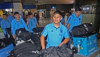 Pesepak bola Tim Nasional Argentina U-17 tiba di Bandara Soekarno Hatta, Tangerang, Banten, Rabu (1/11/2023). Timnas Argentina pada Piala Dunia U-17 berada di Group D bersama Jepang, Polandia dan Senegal yang akan bermain di Stadion Si Jalak Harupat Bandung. ANTARA FOTO/Muhammad Iqbal. 