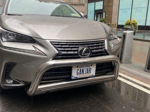 Viral Mobil Berpelat Ganjar di Jalanan New York, Ternyata Ini Pemiliknya Viral Mobil Berpelat Ganjar di Jalanan New York, Ternyata Ini Pemiliknya