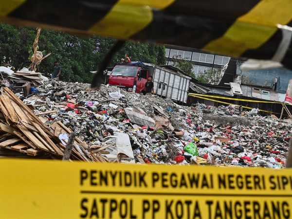 TPS Ilegal di Tangerang Selatan Disegel