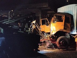 Truk Tronton Seruduk Kendaraan di Gekbrong Cianjur, 1 Orang Tewas