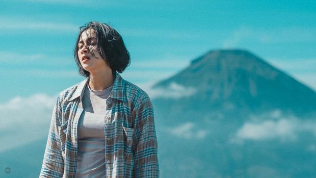 Film terbaru Hanung Bramantyo, Tuhan, Izinkan Aku Berdosa, dirilis pada 27 Oktober 2023 di Jakarta Film Week 2023. Film ini diangkat dari novel Tuhan, Izinkan Aku Jadi Pelacur karya Muhidin M Dahlan.