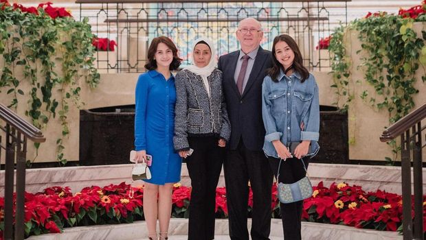 6 Potret Kedekatan Sandrinna Michelle dan Ibunda