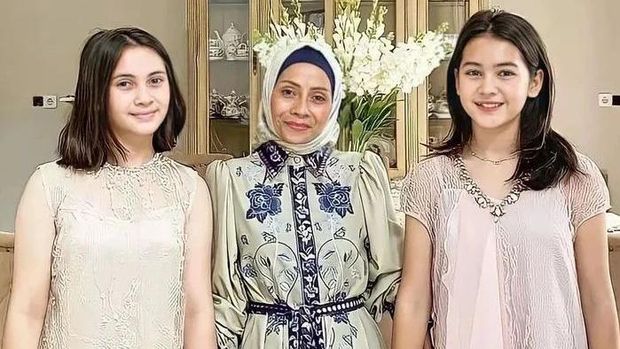 6 Potret Kedekatan Sandrinna Michelle dan Ibunda