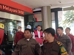 Kejagung Tahan Anggota BPK Achsanul Qosasi!