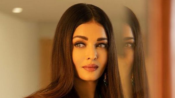 8 Potret Cantik Aishwarya Rai Tak Disangka Berusia 50, Wajahnya Tidak Berubah