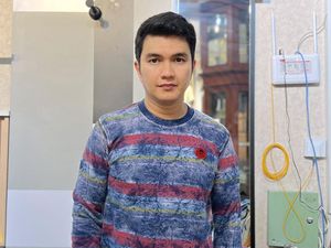 Aldi Taher Modal Rp 100 Ribu, Anggap Nyaleg Sama Seperti Melamar Kerja Aldi Taher Modal Rp 100 Ribu, Anggap Nyaleg Sama Seperti Melamar Kerja