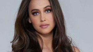 Foto: Model Cantik Tertangkap Kamera Bareng Matthew Perry Sebelum Meninggal