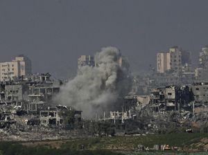Deretan Artis Indonesia yang Galang Dana untuk Palestina Deretan Artis Indonesia yang Galang Dana untuk Palestina