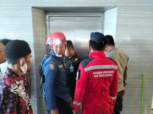 Dosen-Mahasiswa Unifa Makassar Terjebak di Lift gegara Mati Lampu, 1 Pingsan Dosen-Mahasiswa Unifa Makassar Terjebak di Lift gegara Mati Lampu, 1 Pingsan