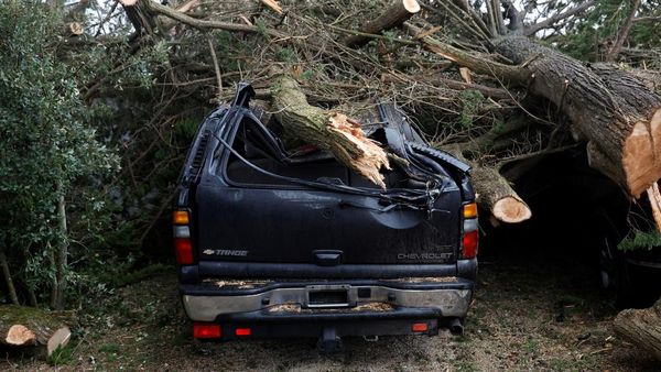 Amukan Badai Ciaran Langsung Bikin Prancis Siaga Merah