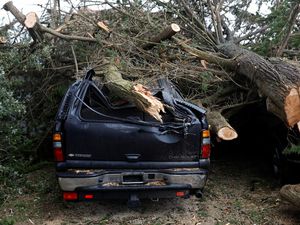 Amukan Badai Ciaran Langsung Bikin Prancis Siaga Merah Amukan Badai Ciaran Langsung Bikin Prancis Siaga Merah