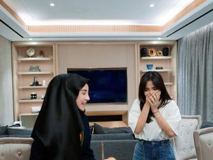 Fuji Ulang Tahun ke-21, Dapat Kejutan Kue Unik hingga Soes Fuji Ulang Tahun ke-21, Dapat Kejutan Kue Unik hingga Soes
