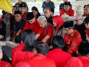 Ziarah ke Makam Soekarno, Ganjar: Bela Wong Cilik Harus Dilanjutkan