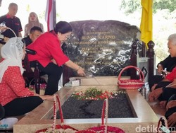 Megawati Ajak Ganjar-Mahfud Ziarah Makam Bung Karno Wujud Ikhtiar Spiritual