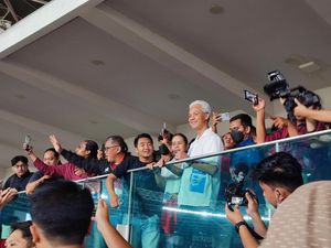 Nonton Final Liga Kampung Soekarno Cup di GBK, Ganjar Diteriaki Presiden