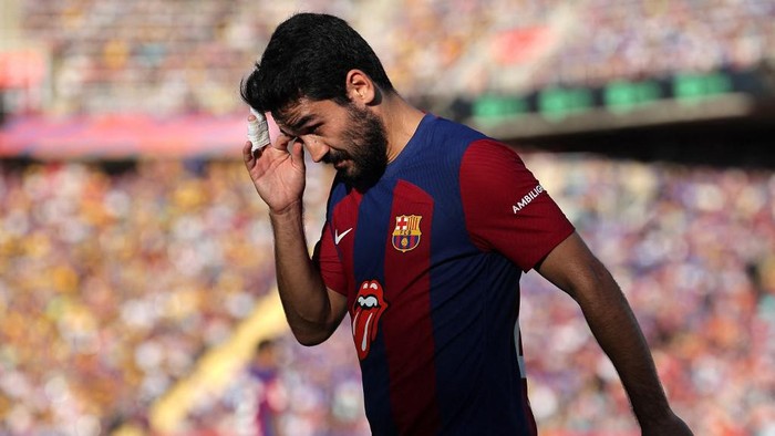 Barcelonas German midfielder #22 Ilkay Gundogan reacts during the Spanish league football match between FC Barcelona and Real Madrid CF at the Estadi Olimpic Lluis Companys in Barcelona on October 28, 2023. (Photo by LLUIS GENE / AFP)