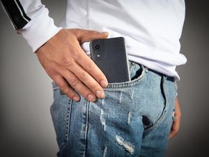 Awas! Pakai Hp Terlalu Sering Bikin Jumlah Sperma Menurun Awas! Pakai Hp Terlalu Sering Bikin Jumlah Sperma Menurun