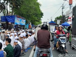 Pengunjung Haul Habib Solo Berdatangan, Jalan Kapten Mulyadi Macet