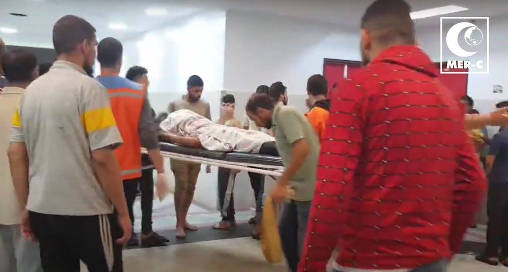 Keadaan rumah sakit Indonesia di Gaza dalam keadaan genting. korban dan pengungsi terus bertambah setiap harinya, persediaan obat-obatan dan bahan bakar semakin menipis. Hal itu diungkap oleh salah satu relawan MER-C,