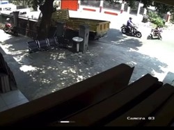 Tabrakan Sepeda Listrik Vs Motor, Bocah Sukabumi Cedera Kepala