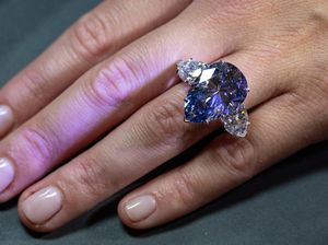 Kemilau Bleu Royal, Berlian Terbesar yang Pernah Dilelang