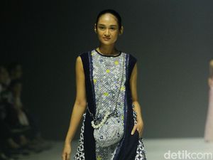 10 Koleksi Adrie Basuki di JFW 2024, Busana Ceria dari Kain Perca