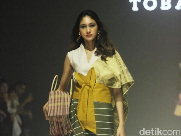 Foto: 10 Koleksi Tobatenun, Busana Modern Terinspirasi Budaya Karo