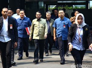 Jalani Sidang MKMK, Anwar Usman: Ditanya soal Bocornya Putusan Jalani Sidang MKMK, Anwar Usman: Ditanya soal Bocornya Putusan